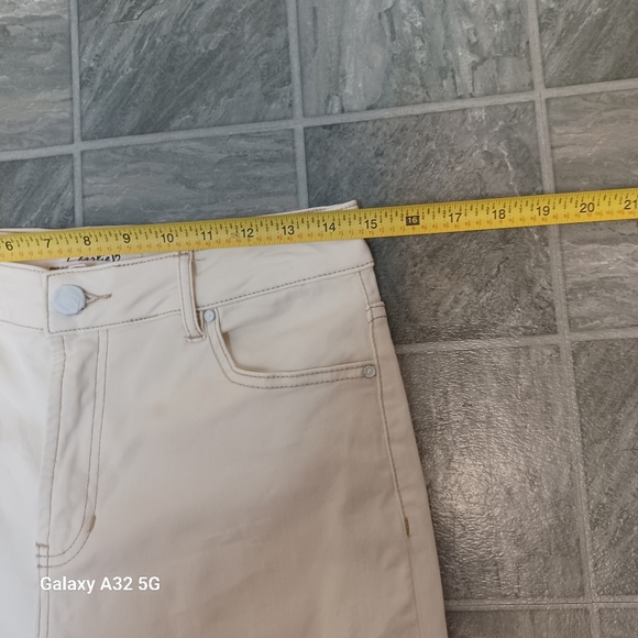Charlies B Size 8 Cream Jeans with Embroidered Detail - Picture 13 of 14